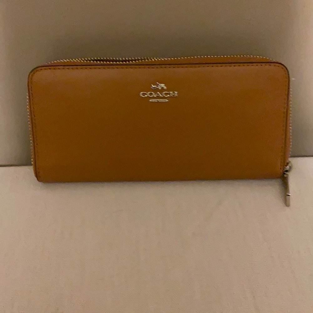 Coach smooth, slim accordion zip wallet